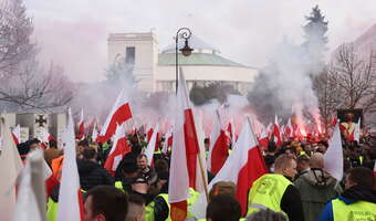 Warszawa zablokowana. Trwa protest rolników [ZDJĘCIA]