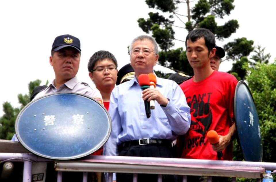 Na zdjęciu: Andrew Yang w czasie protestów. Fot. PAP/EPA