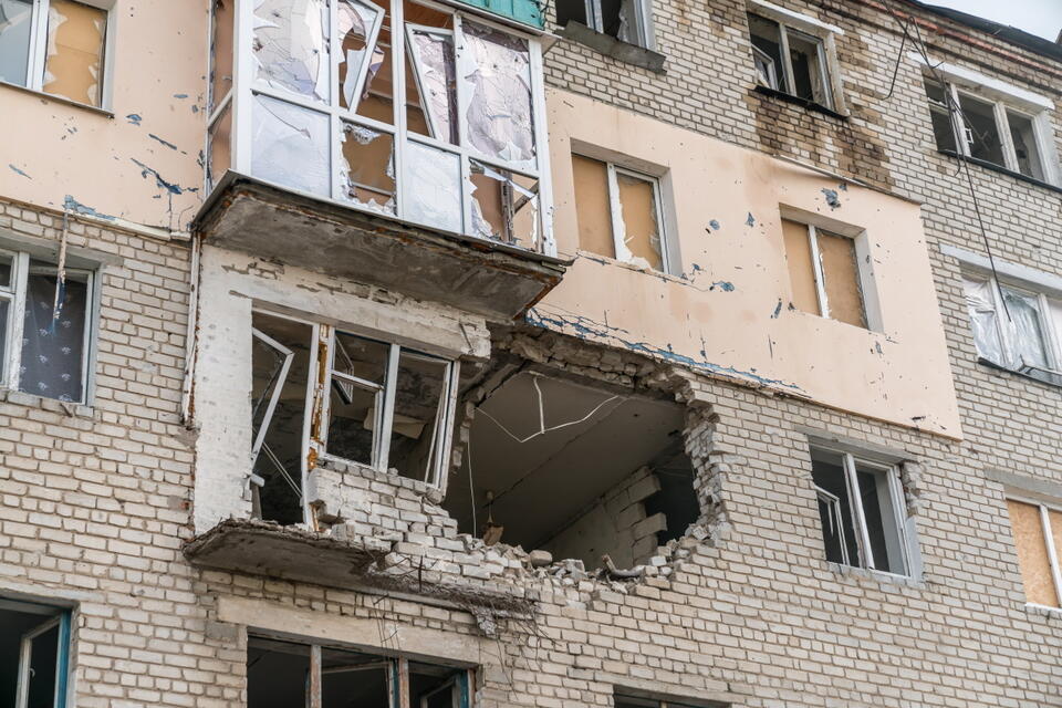 zniszczony budynek w ukraińskim Izum / autor: Fratria