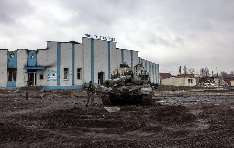 NATO przekaże Ukrainie czołgi? Szef rządu odpowiada / autor: PAP/EPA/ROMAN PILIPEY