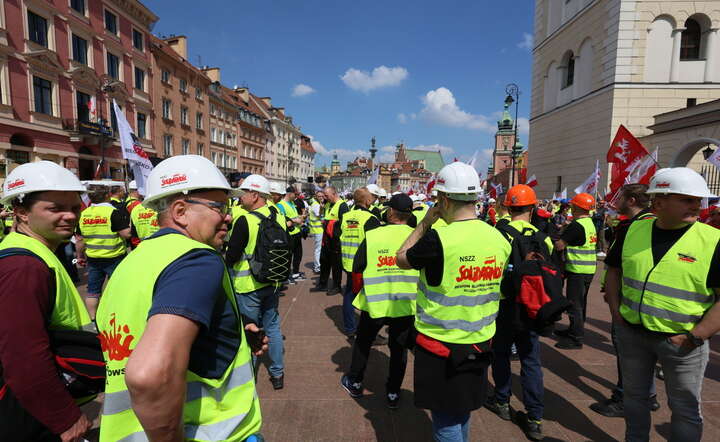 Uczestnicy protestu organizowanego przez NSZZ „Solidarność”, 20 bm. w Warszawie / autor: PAP/Szymon Pulcyn