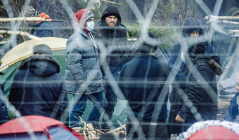 Nowa kolumna migrantów zmierza ku granicy z Polską