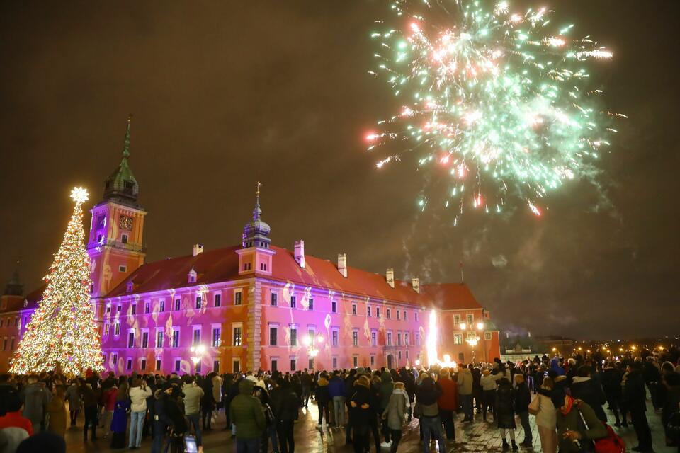 Przywitanie Nowego Roku na placu Zamkowym w Warszawie, 1 bm.  / autor: PAP/Rafał Guz