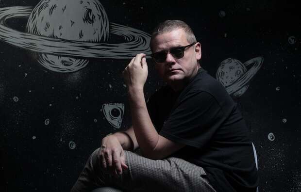 Kazik Staszewski przeprasza za kompromitację podczas koncertu. / autor: Fratria