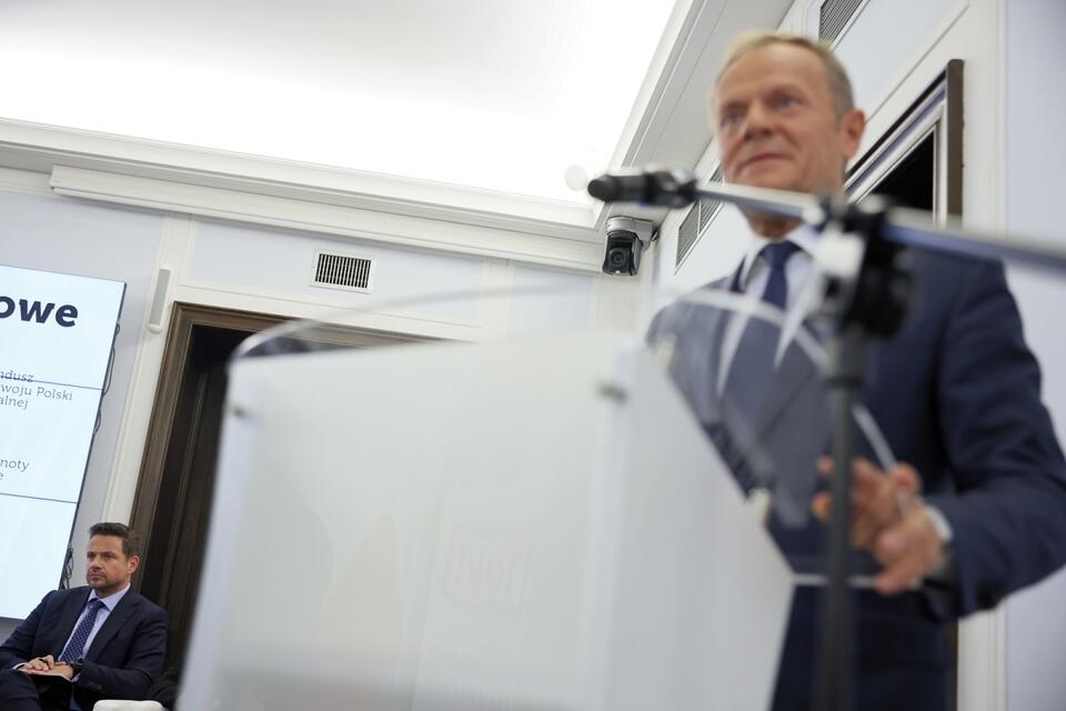 Donald Tusk na briefingu prasowym / autor: PAP/Leszek Szymański