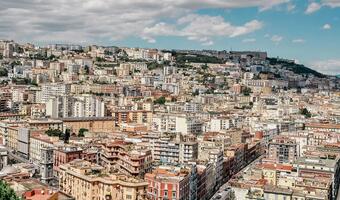 W Neapolu wyburzają symbole kamorry