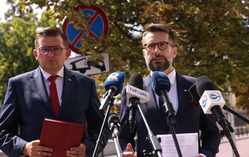 Łukasz Kmita i Radosław Fogiel / autor: X/@pisorgpl