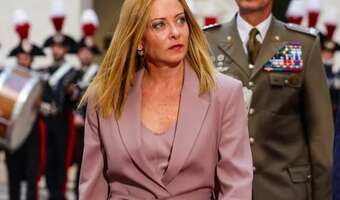 Premier Meloni rzuca 500 mln euro, żeby zbić ceny paliw