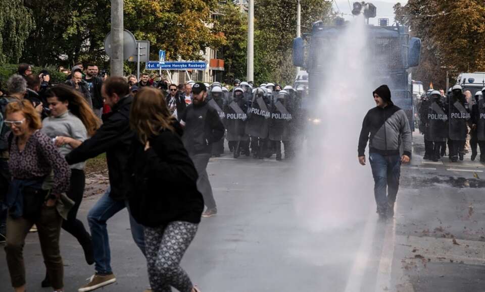 Kontrmanifestanci na trasie II marszu równości w Lublinie / autor: PAP/Wojtek Jargiło