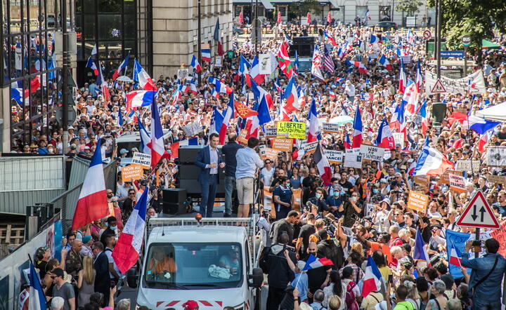 Protesty w Paryżu / autor: PAP/EPA/CHRISTOPHE PETIT TESSON