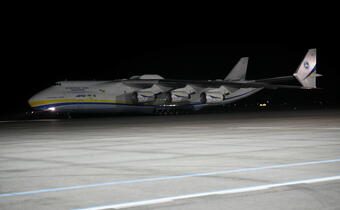 GALERIA. Największy samolot świata na lotnisku w Jasionce