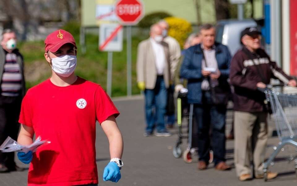 Mniej obostrzeń po świętach? / autor: PAP/Andrzej Grygiel