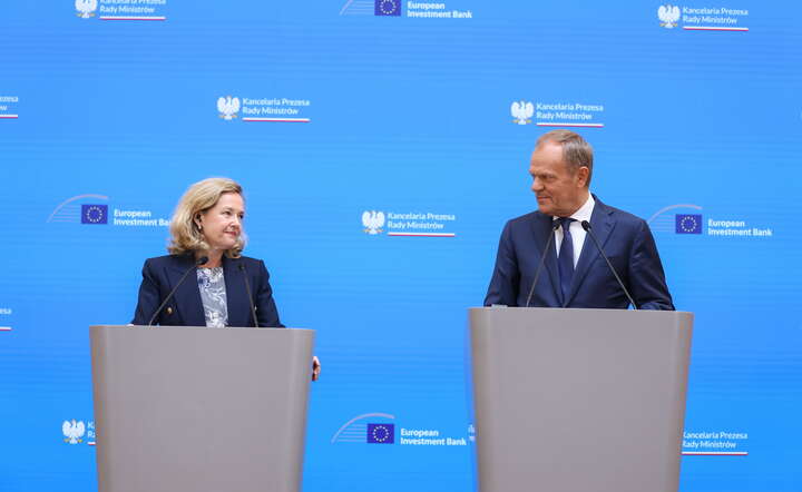 Premier Donald Tusk i szefowa Europejskiego Banku Inwestycyjnego Nadia Calvino / autor: PAP/Leszek Szymański 