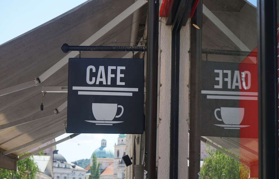 Szyld kawiarni  / autor: Fratria