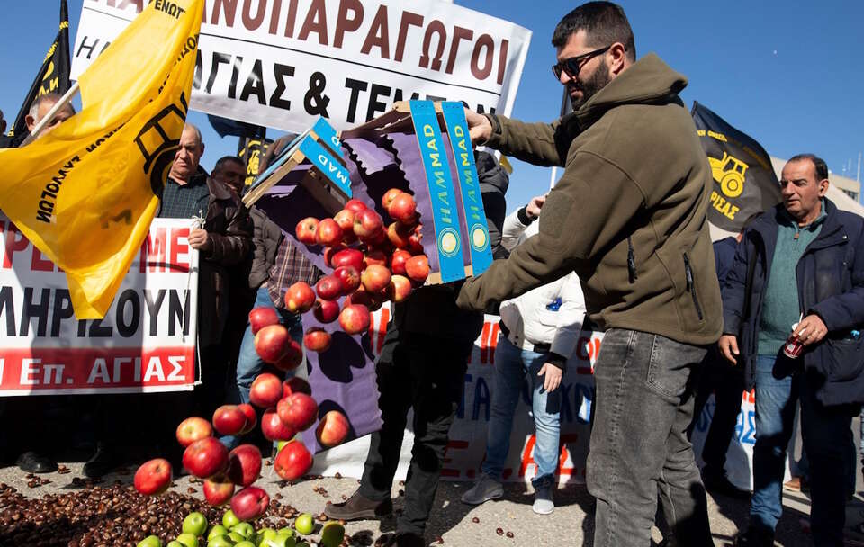 Rolnicze protesty w Grecji / autor: PAP/EPA/ACHILLEAS CHIRAS