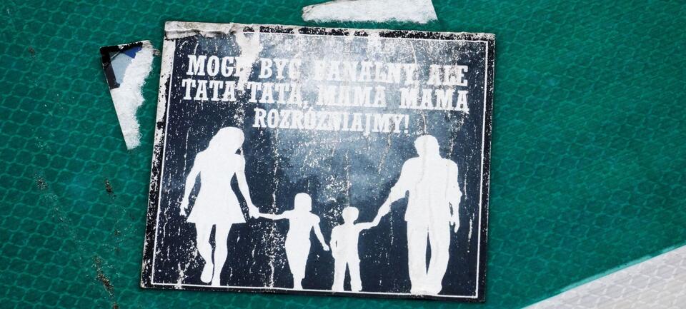 Mum means mum, dud means dud - sticker in Warsaw / autor: wPolityce.pl