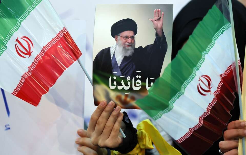 Iran grozi USA. Marynarka przeprowadzi ćwiczenia z ostrą bronią