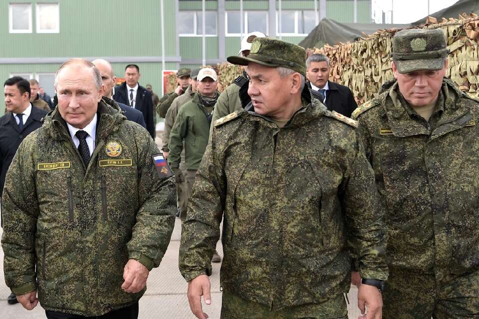 Władimir Putin, Siergiej Szojgu i Walerij Gierasimow / autor: wikimedia commons/kremlin.ru / https://creativecommons.org/licenses/by/4.0/deed.en 