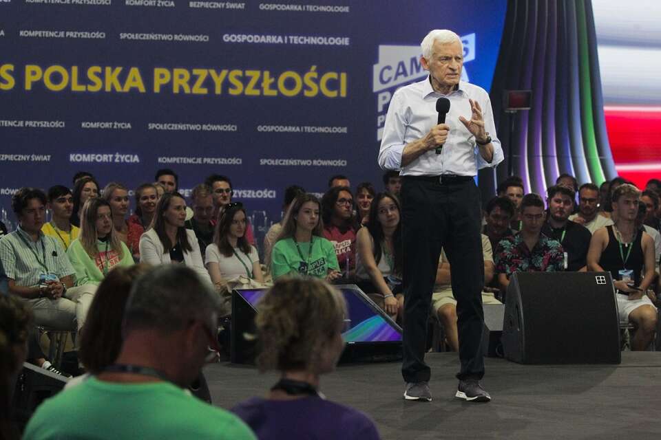 Były premier Jerzy Buzek podczas spotkania w ramach Campusu Polska Przyszłości 2024 / autor: PAP/Tomasz Waszczuk