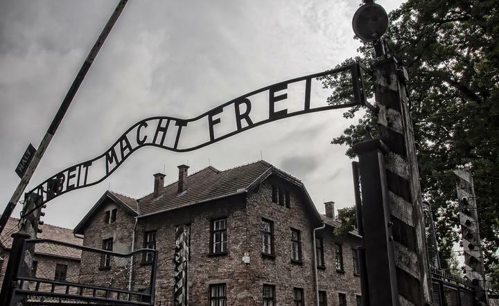 TSUE o "polskich obozach": Były więzień Auschwitz nie może dochodzić sprawiedliwości w Polsce
