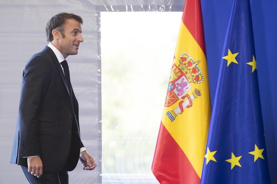 Prezydent Francji Emmanuel Macron podczas szczytu RE w Grenadzie / autor: PAP/EPA