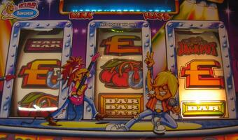 Ostre kontrole hazardu - skonfiskowano 450 automatów do gier