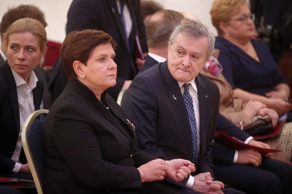B. premier Beata Szydło oraz wicepremier i szef MKiDN Piotr Gliński / autor: PAP/Łukasz Gągulski