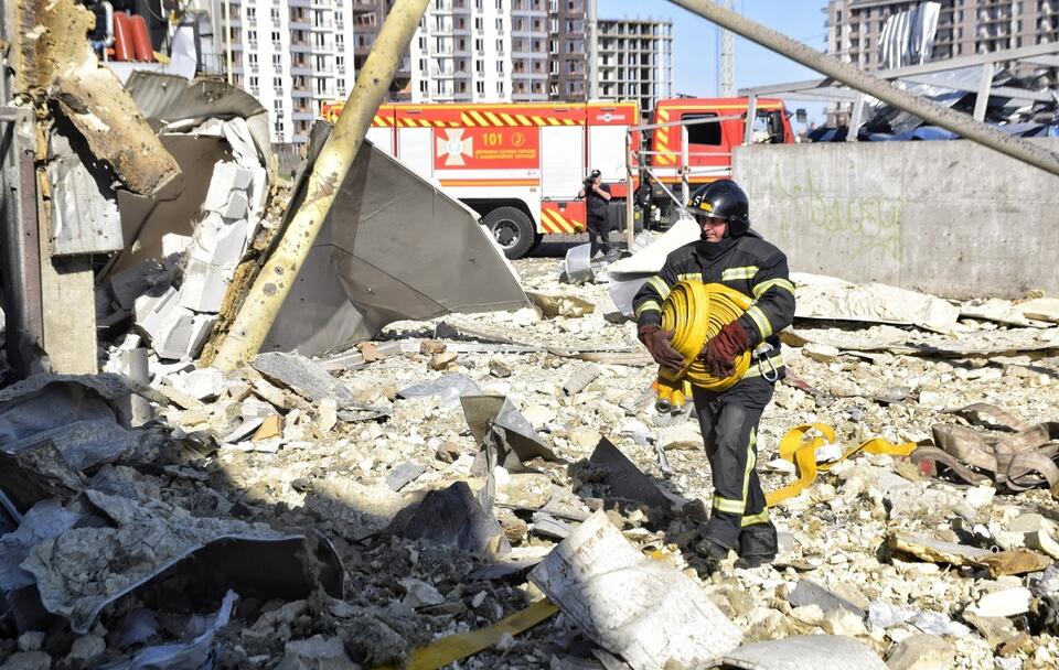  Zniszczenia po rosyjskim ataku rakietowym w Odessie / autor: PAP/Alena Solomonova 