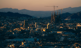 Barcelona broni się przed turystami: Nie będzie nowych hoteli w centrum