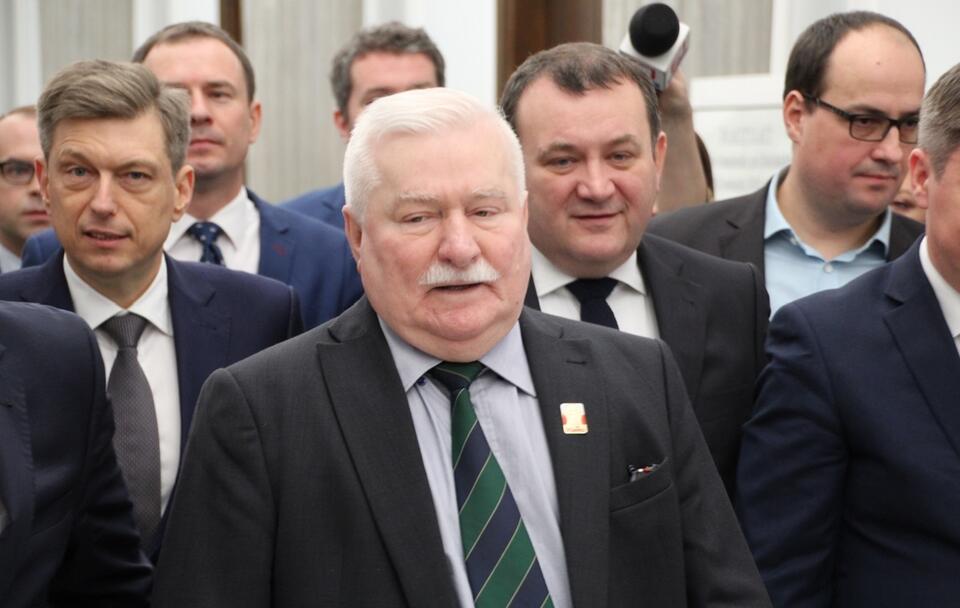 Były prezydent Lech Wałęsa z politykami opozycji / autor: Fratria