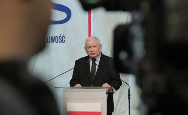 Prezes PiS Jarosław Kaczyński podczas konferencji prasowej w Warszawie / autor: PAP/Mateusz Marek