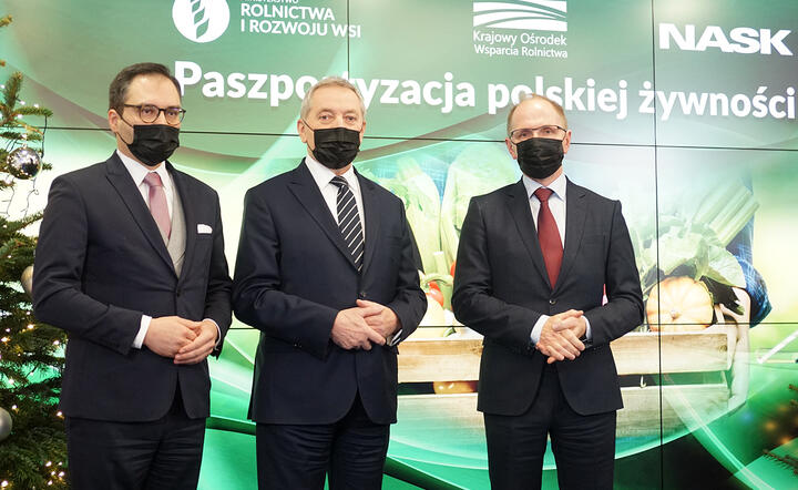 Umowa została podpisana w obecności wicepremiera, ministra rolnictwa i rozwoju wsi Henryka Kowalczyka / autor: twitter.com/MRiRW_GOV_PL