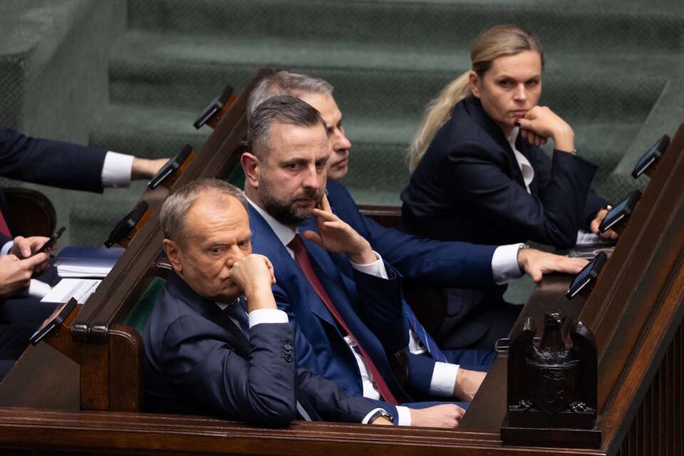 Kolejny taki SONDAŻ. Prawie połowie Polaków żyje się gorzej!