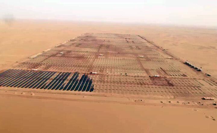 budowany park solarny na Saharze / autor: Twitter