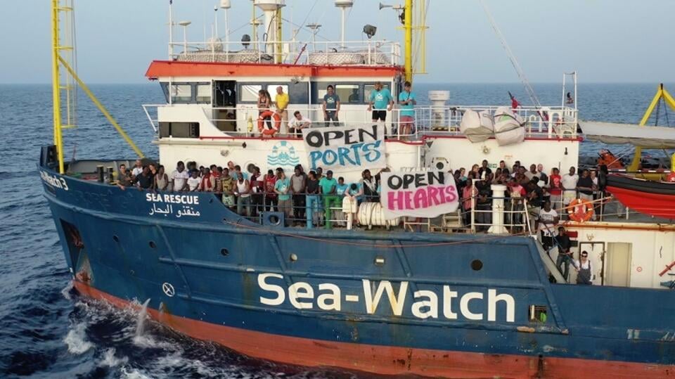 Statek niemieckiej organizacji pozarządowej Sea Watch 3 / autor: PAP/EPA