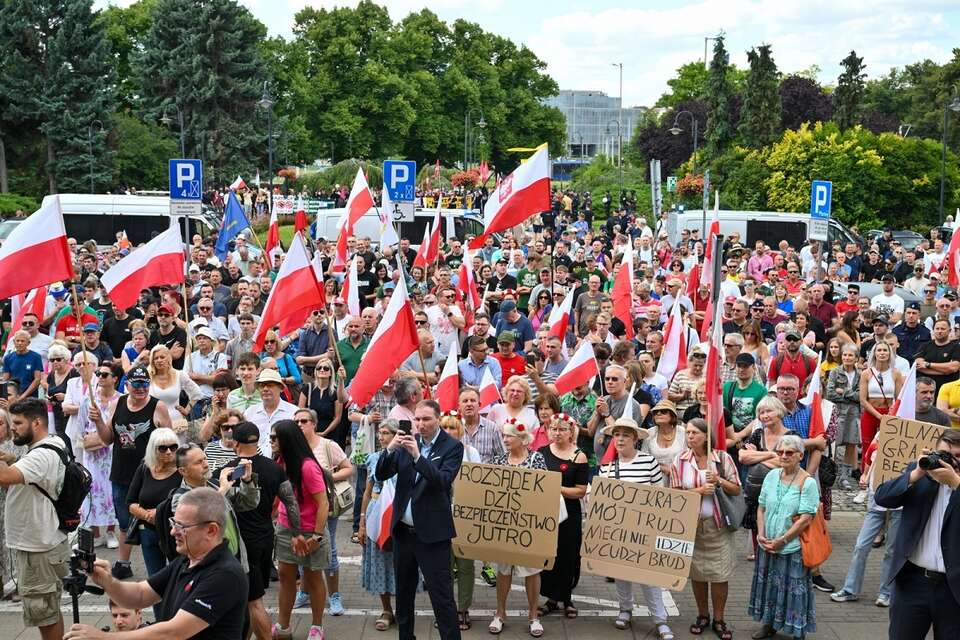 Manifestacja przeciw nielegalnej migracji we Wrocławiu / autor: PAP/Maciej Kulczyński