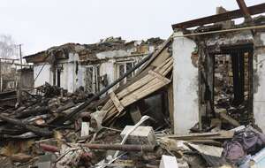 Zniszczony dom po ataku rosyjskiego drona w Odessie / autor: PAP/EPA