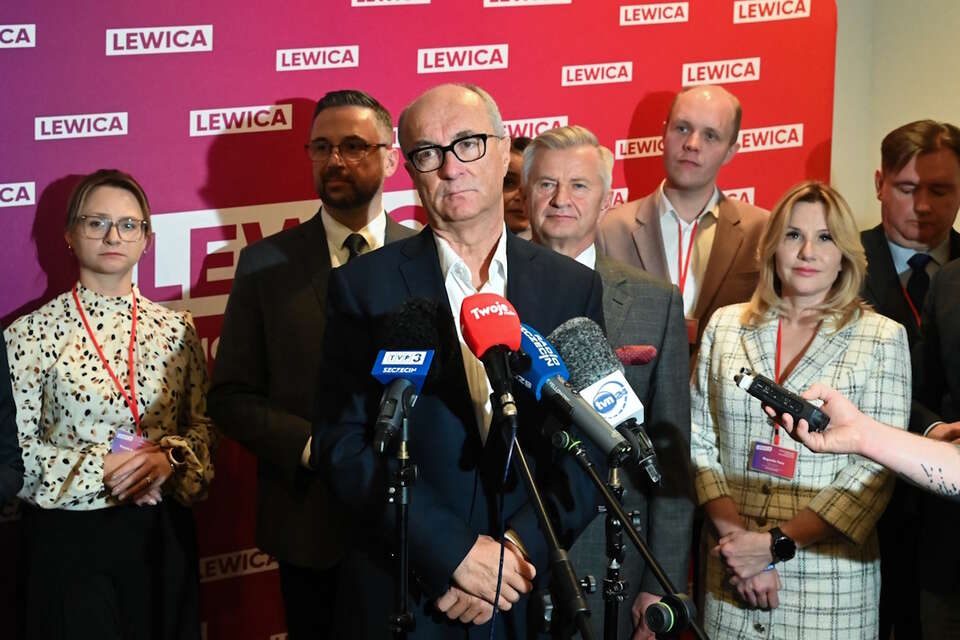 Włodzimierz Czarzasty i politycy Lewicy / autor: PAP/Marcin Bielecki