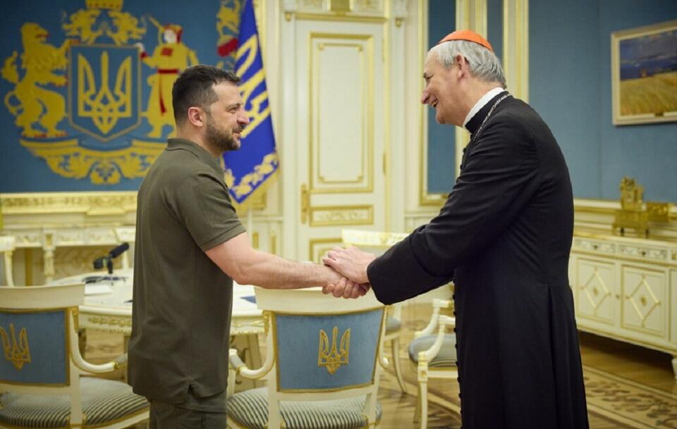 Kard. Matteo Zuppi odwiedził w Kijowie prezydenta Ukrainy Wołodymyra Zełenskiego / autor: PAP/EPA/Ukraine President's Office HANDOUT