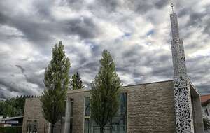 Meczet w Penzbergu w Bawarii / autor:  Akif Sahin from Hamburg, Deutschland, CC BY 2.0 <https://creativecommons.org/licenses/by/2.0>, via Wikimedia Commons  