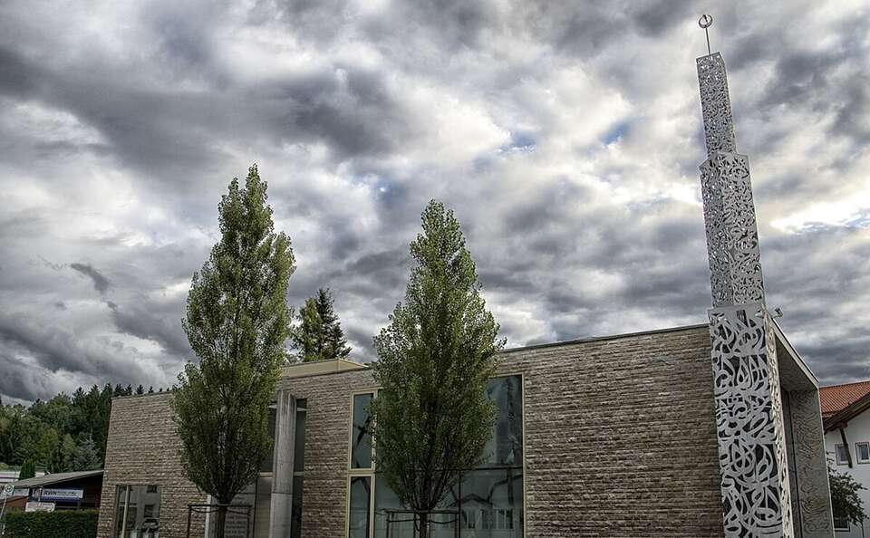 Meczet w Penzbergu w Bawarii / autor:  Akif Sahin from Hamburg, Deutschland, CC BY 2.0 <https://creativecommons.org/licenses/by/2.0>, via Wikimedia Commons  