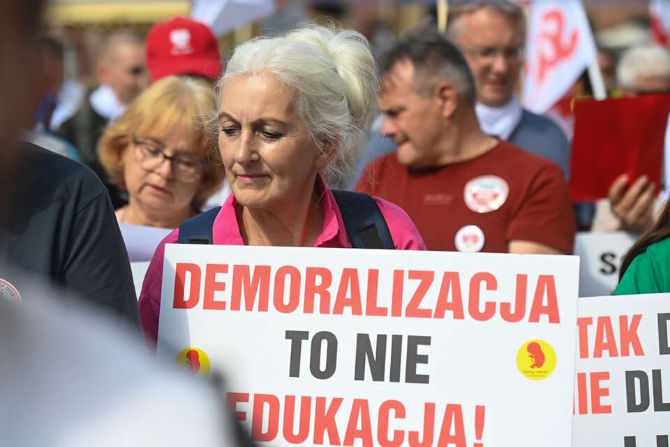 Protest w Warszawie - „Stop likwidacji polskiej edukacji!” / autor: PAP/Piotr Nowak