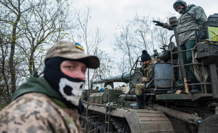 Ukraińscy żołnierze na stanowiskach bojowych w obwodzie chersońskim, 9 bm.  / autor: PAP/Viacheslav Ratynskyi