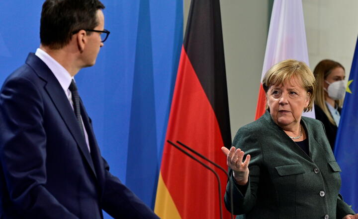 Premier Morawiecki i Kanclerz Merkel / autor: PAP/EPA/JOHN MACDOUGALL / POOL