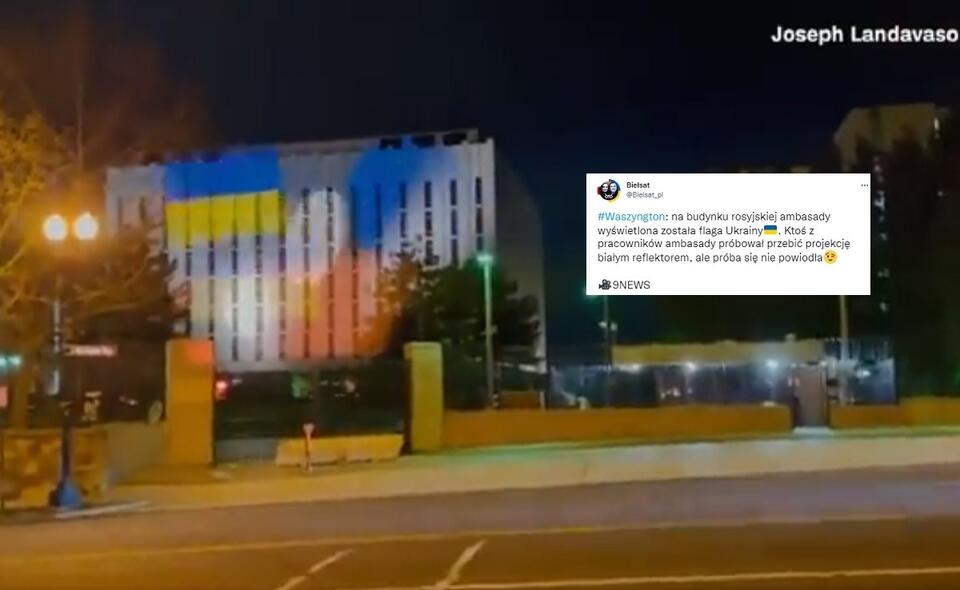 Ukraińska flaga na ambasadzie Rosji / autor: Screen Twitter/@Bielsat_pl