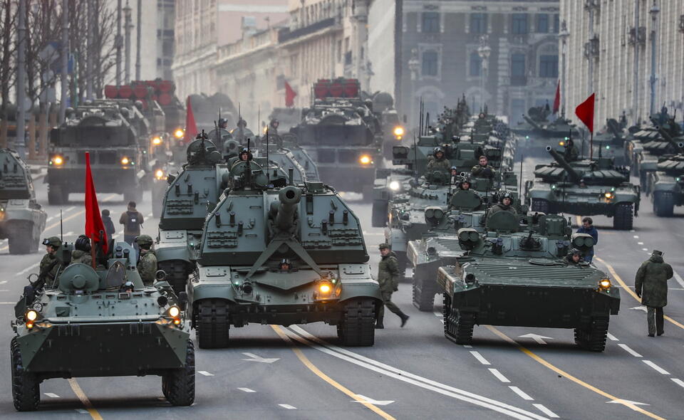 Próby rosyjskiego wojska przed paradą 9 maja / autor: PAP/EPA