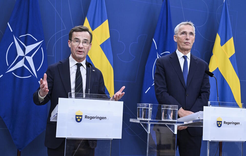 Premier Szwecji Ulf Kristersson i sekretarz generalny NATO Jens Stoltenberg / autor: PAP/EPA/Jonas Ekstromer