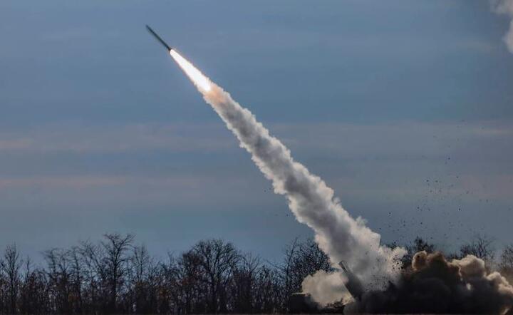 Wystrzelenie rakiety  / autor: PAP/EPA/HANNIBAL HANSCHKE 