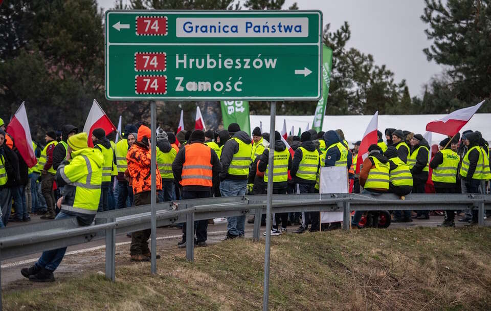 Protest rolników przed polsko-ukraińskim przejściem granicznym w Zosinie / autor: PAP/Wojtek Jargiło