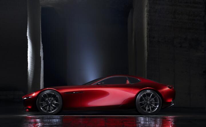 Mazda pokazała sportowy koncepcyjny model RX-Vision, który charakteryzuje wykorzystanie przez producenta silnika Wankla z obrotowym tłokiem, fot. materiały prasowe Mazdy
